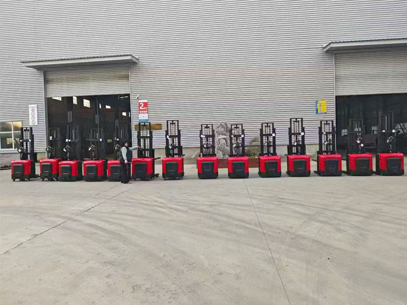 Electric stacker quality inspection and service