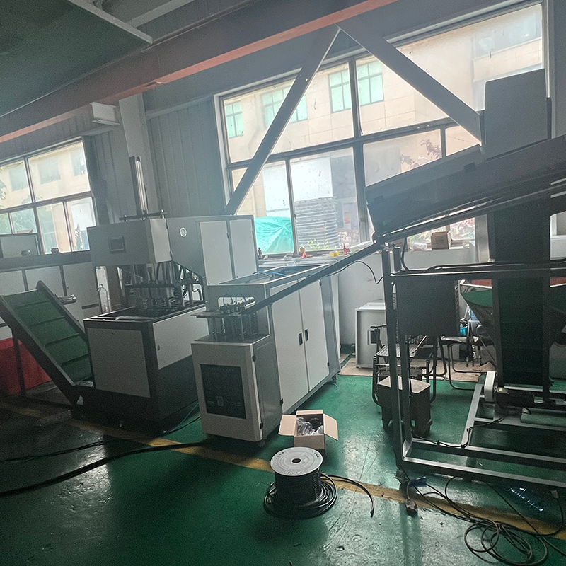 Stretch blow moulding machine | GEM machinery