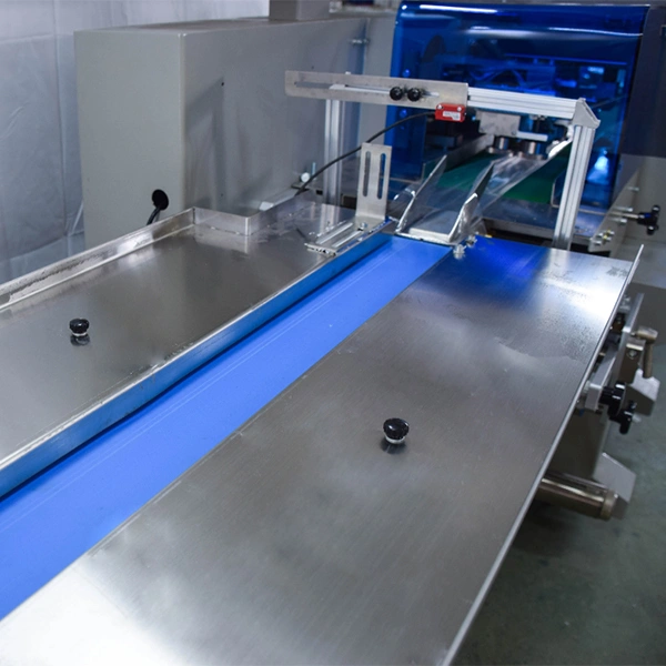 Automatic Flow Wrapping Packing Machine