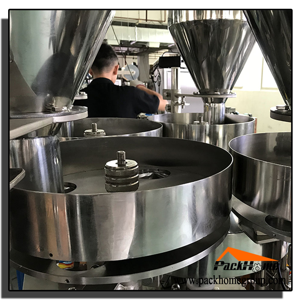 Máquina envasadora de té con etiqueta en bolsa