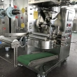 Máquina envasadora de té con etiqueta en bolsa