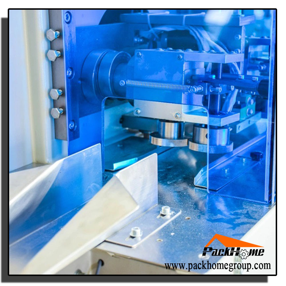 Automatic Flow Wrapping Packing Machine – Triple Servo & PLC Controlled for High-Speed Packaging