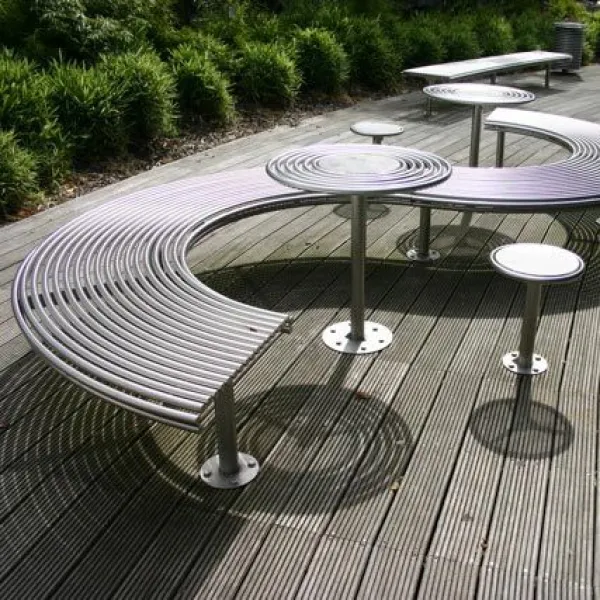 Metal Line Outdoor Seat