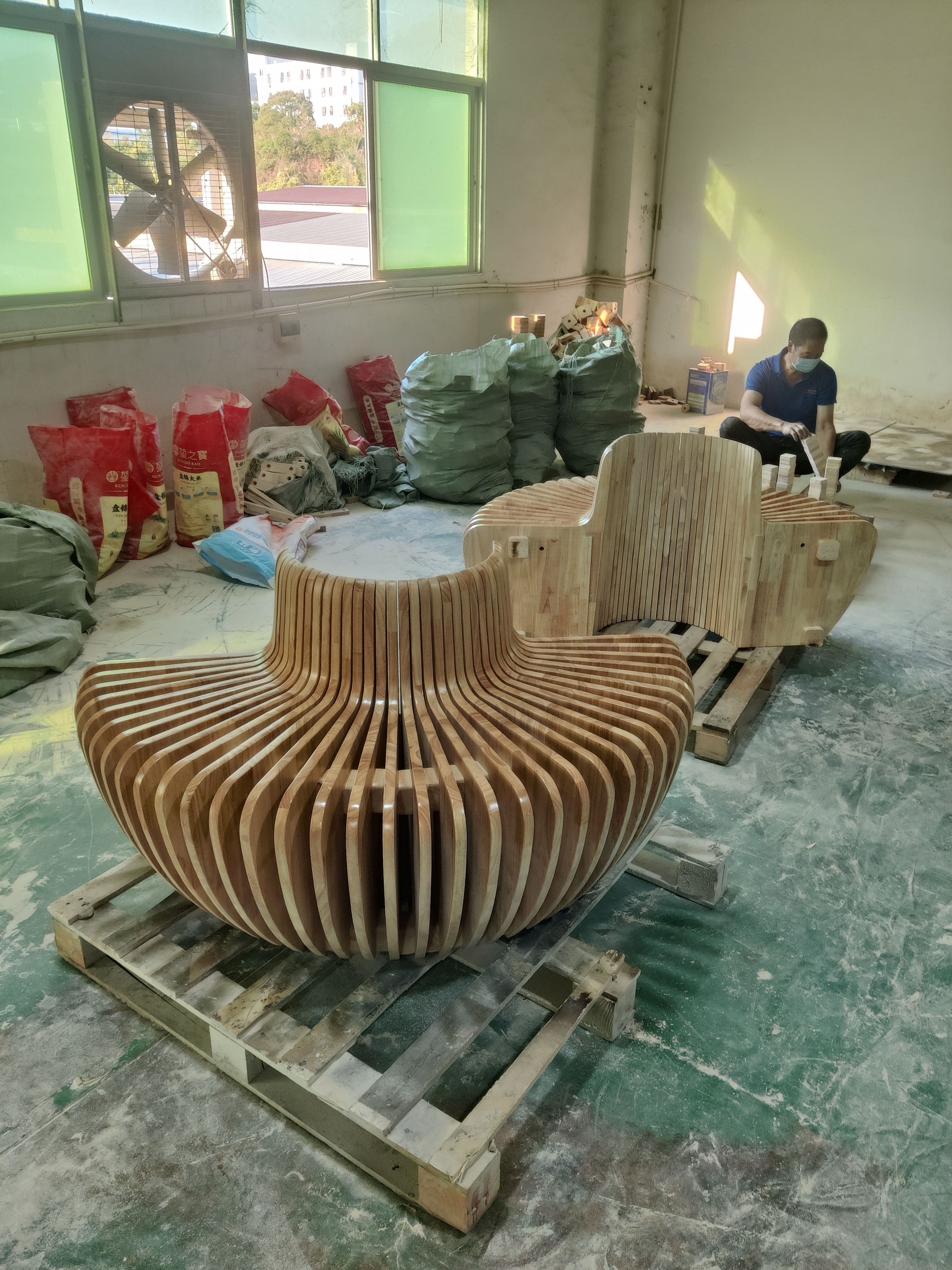 Tree pool seat series