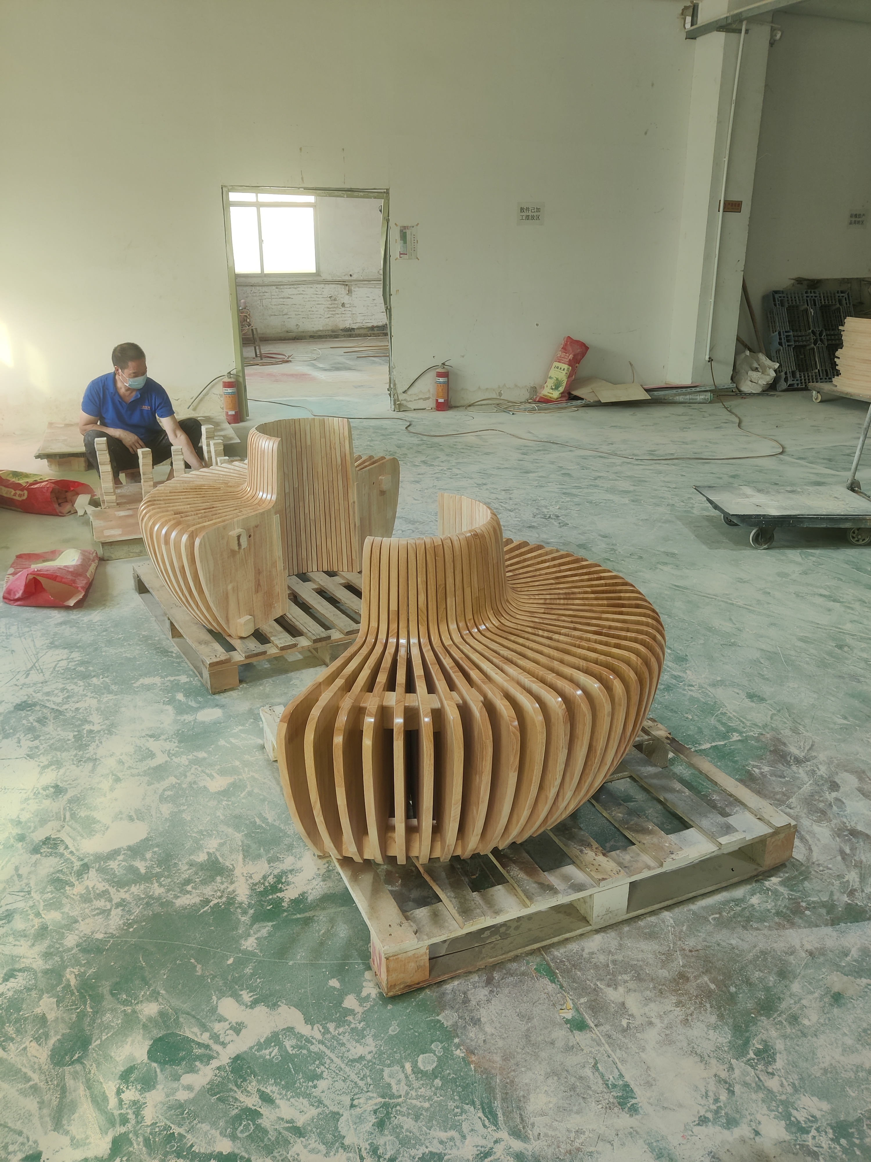 Tree pool seat series