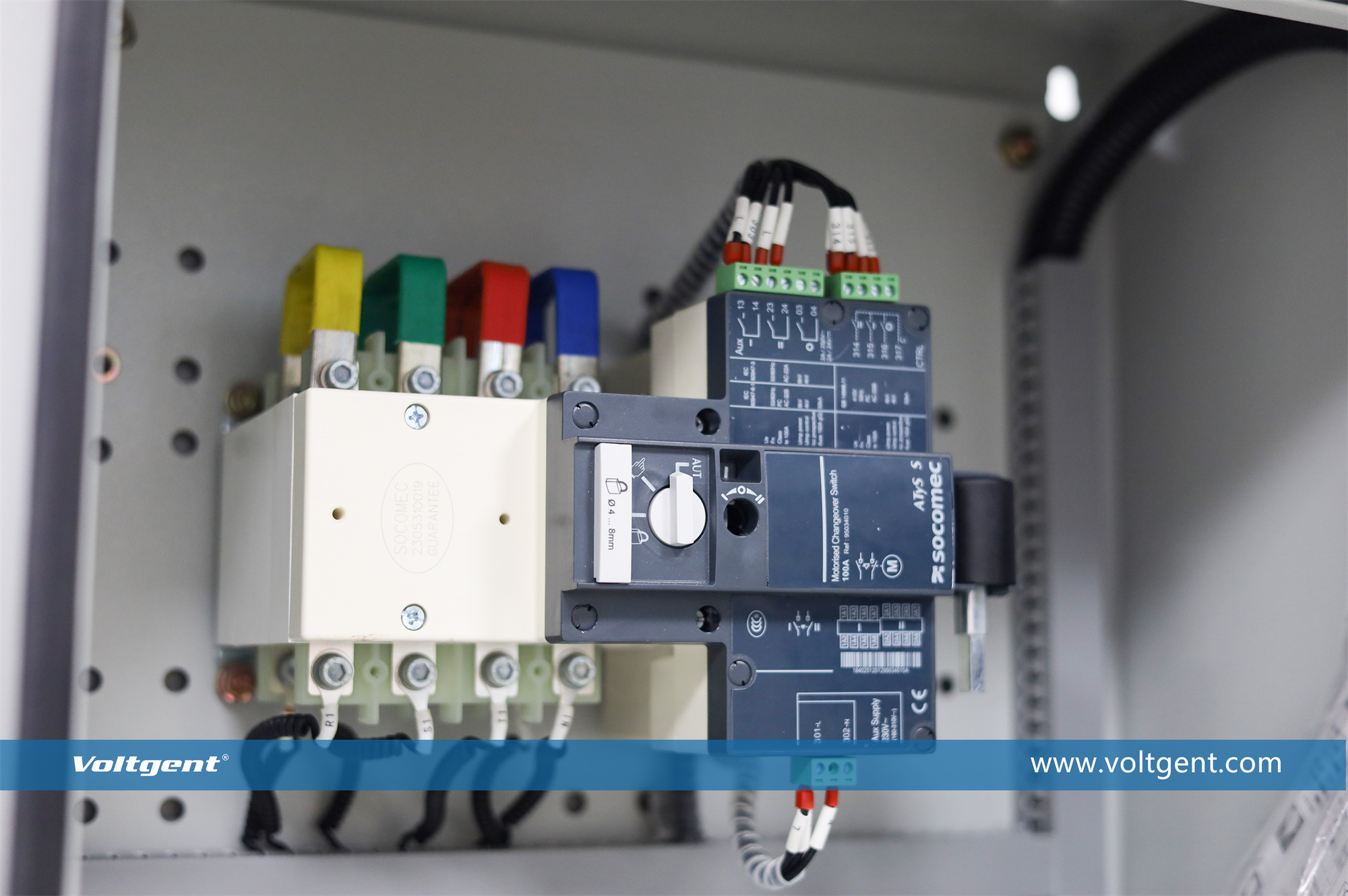 Generadores eléctricos y tablero de transferencia automática